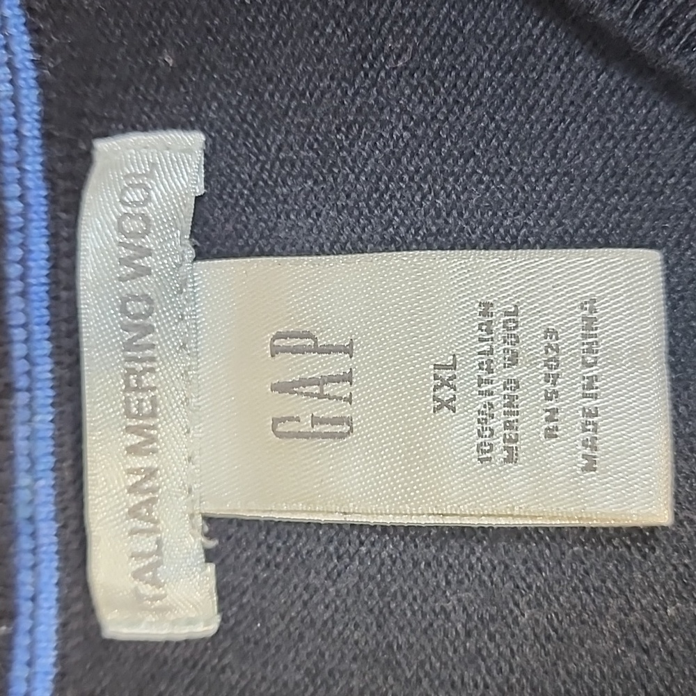 Men's GAP 100% Italian Merino Wool Thin Warm Black V-Neck Sweater - Picture 2 of 5